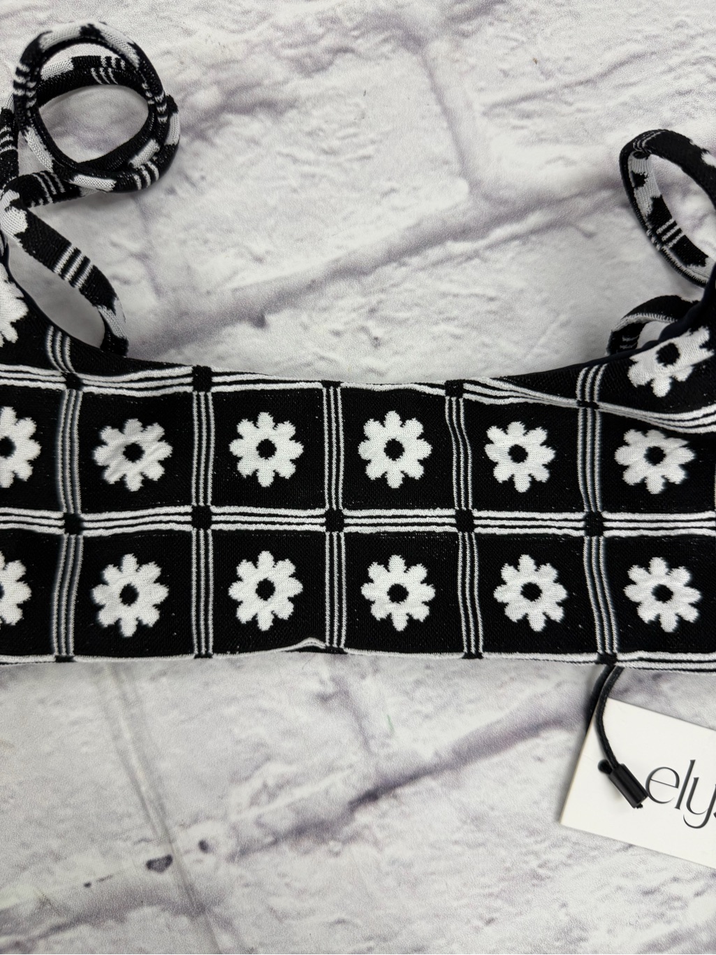 Elysiian Black & White Daisy Square Bikini Top Nwt's Xs Floral Swim Beach Pool — image 5 of 8